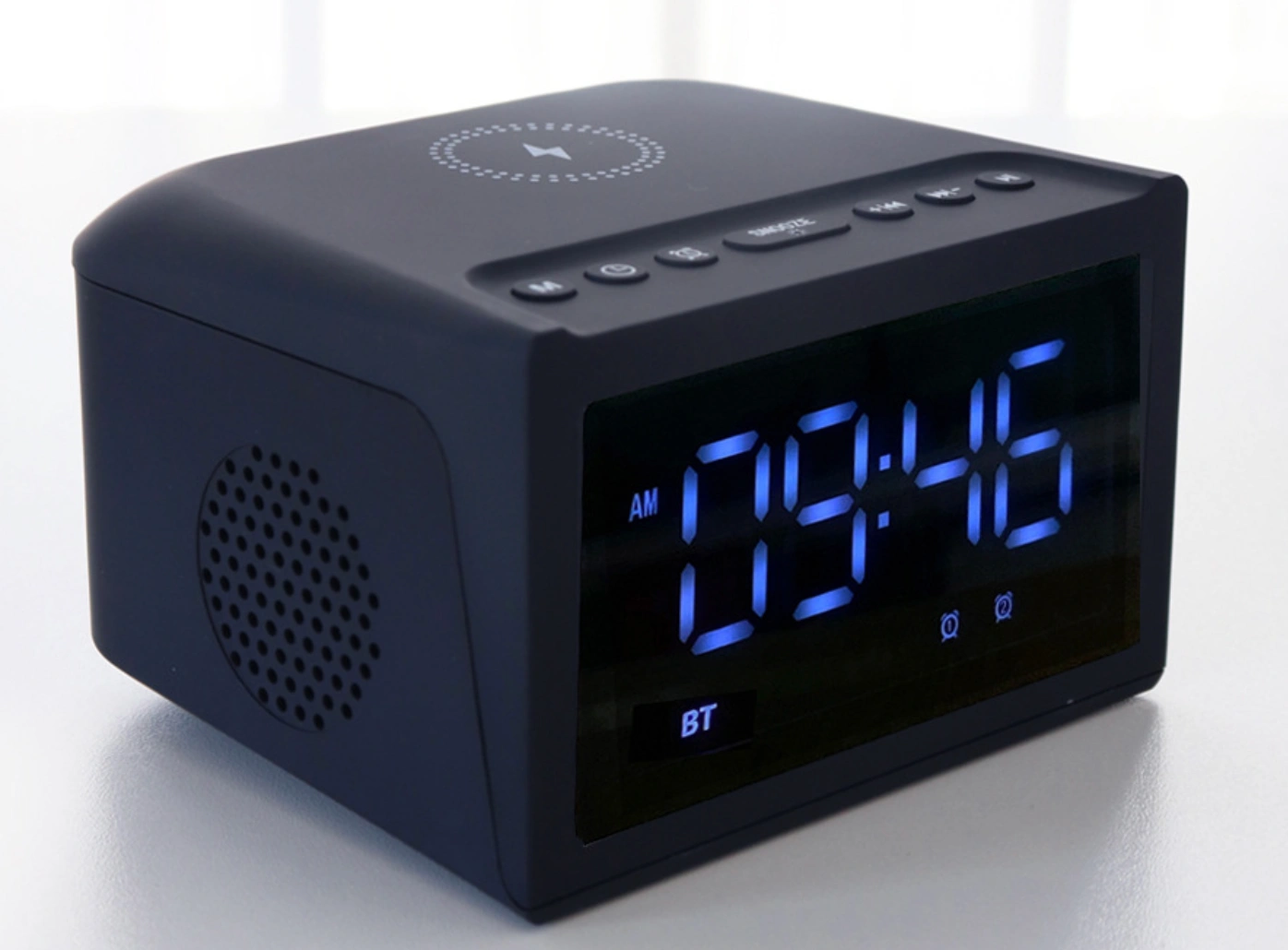 Reloj Despertador con Carga Inalámbrica, Altavoz Bluetooth, Pantalla Grande y ¡Música para Despertar! ¡2023!